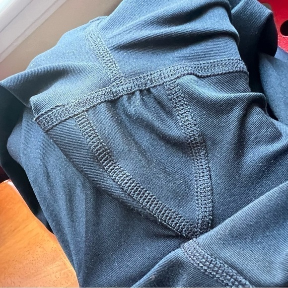 Victoria's Secret Essential High-Rise Pocket Merlot/ Dark Purplish Red Leggings - Picture 8 of 12